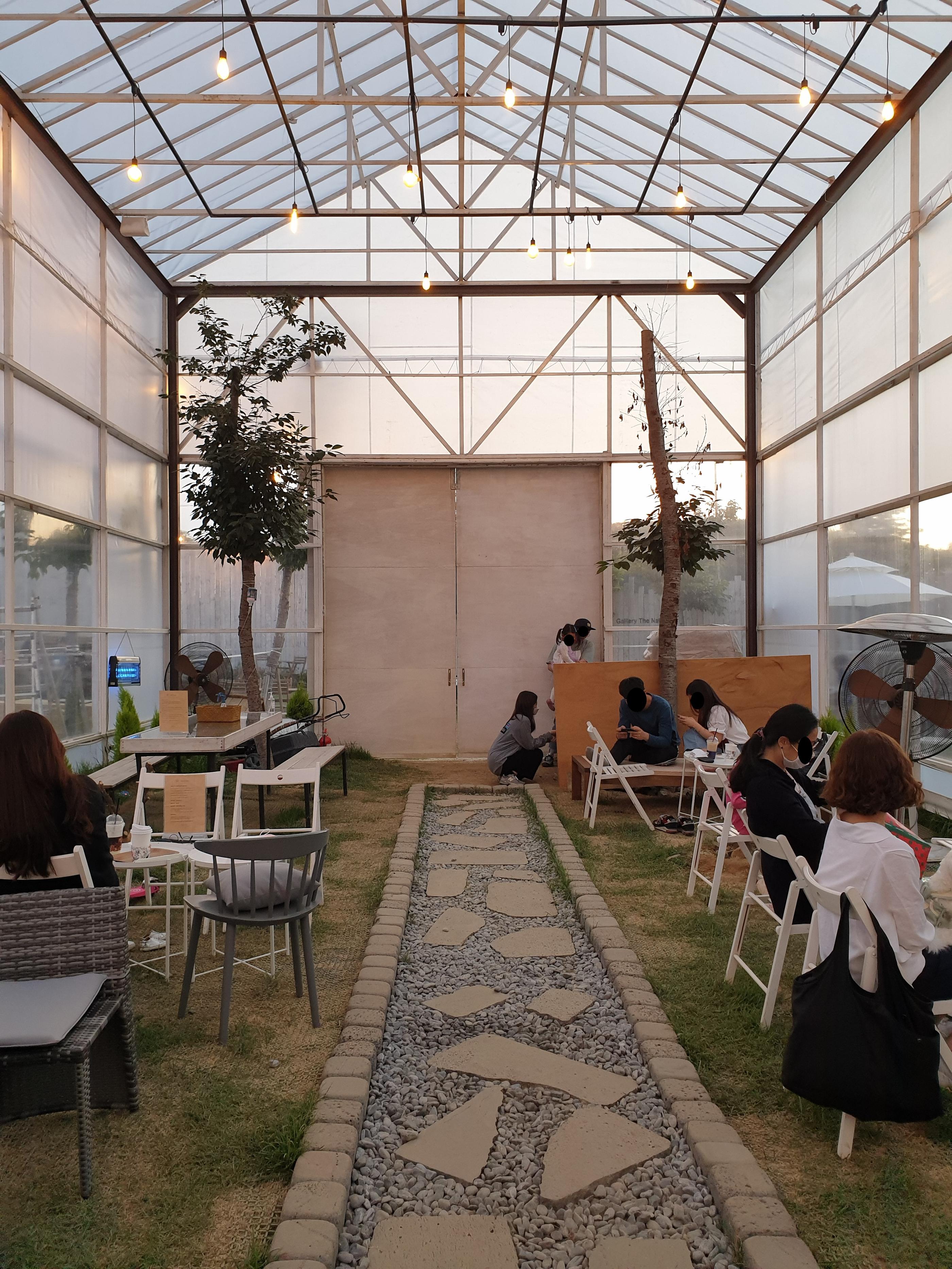 韓国カフェ、韓国、カフェ、空港鉄道、ケヤン駅、ケヤン、コマム、コマム駅、仁川、インチョン、仁川カフェ、インチョンカフェ、野外カフェ、夜景、夜景カフェ、韓国おススメカフェ、韓国おすすめカフェ、仁川広域市、広域市、インチョン空港、韓国空港、キンポ空港、キンポ、金浦、金浦空港、仁川空港、空港周辺、韓国空港、うさぎ、鳥、韓国うさぎ、うさぎカフェ