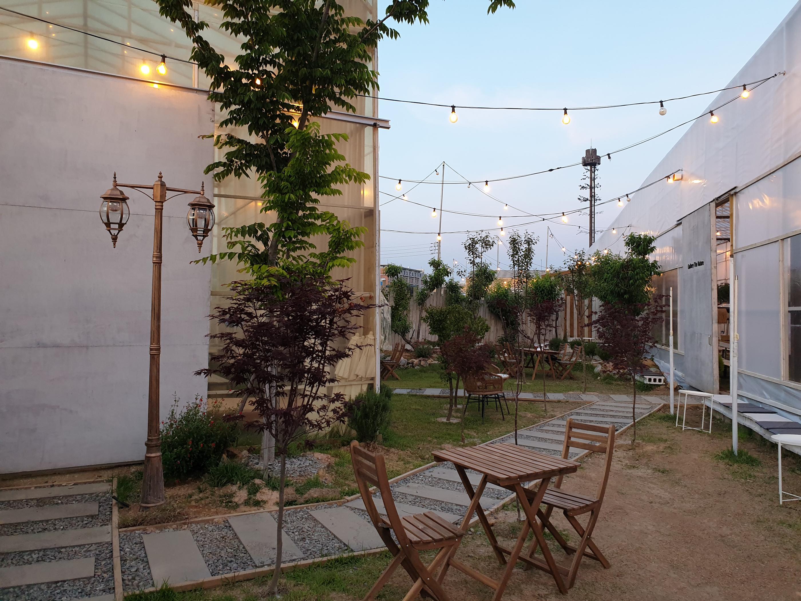 韓国カフェ、韓国、カフェ、空港鉄道、ケヤン駅、ケヤン、コマム、コマム駅、仁川、インチョン、仁川カフェ、インチョンカフェ、野外カフェ、夜景、夜景カフェ、韓国おススメカフェ、韓国おすすめカフェ、仁川広域市、広域市、インチョン空港、韓国空港、キンポ空港、キンポ、金浦、金浦空港、仁川空港、空港周辺、韓国空港、うさぎ、鳥、韓国うさぎ、うさぎカフェ