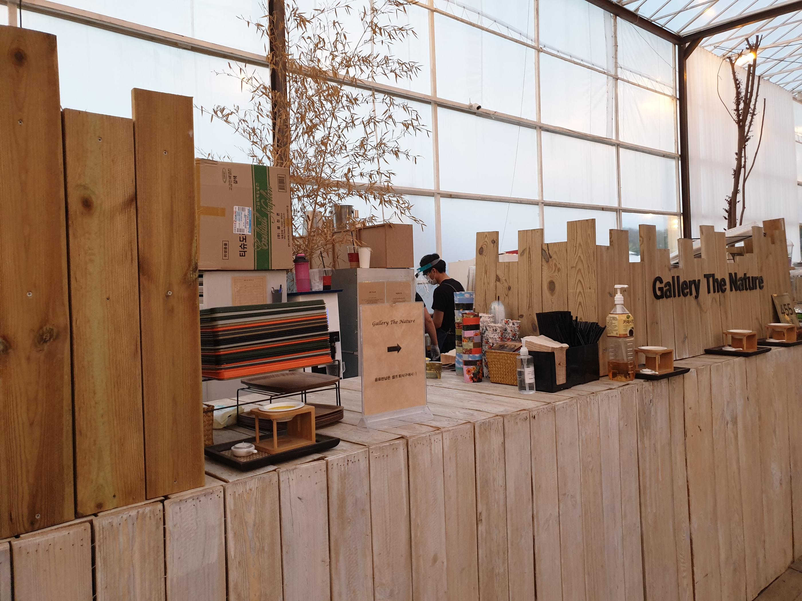 韓国カフェ、韓国、カフェ、空港鉄道、ケヤン駅、ケヤン、コマム、コマム駅、仁川、インチョン、仁川カフェ、インチョンカフェ、野外カフェ、夜景、夜景カフェ、韓国おススメカフェ、韓国おすすめカフェ、仁川広域市、広域市、インチョン空港、韓国空港、キンポ空港、キンポ、金浦、金浦空港、仁川空港、空港周辺、韓国空港、うさぎ、鳥、韓国うさぎ、うさぎカフェ