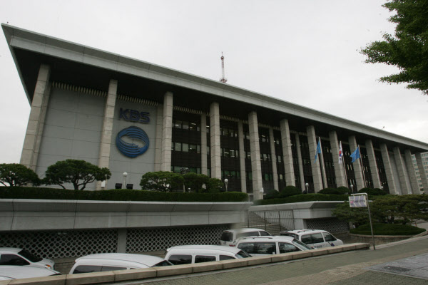 การติดตามของตำรวจกรณีพบกล้องแอบถ่ายในตึก KBS! พื้นที่ซ้อมรายการของสมาชิก《Gag Concert》 !