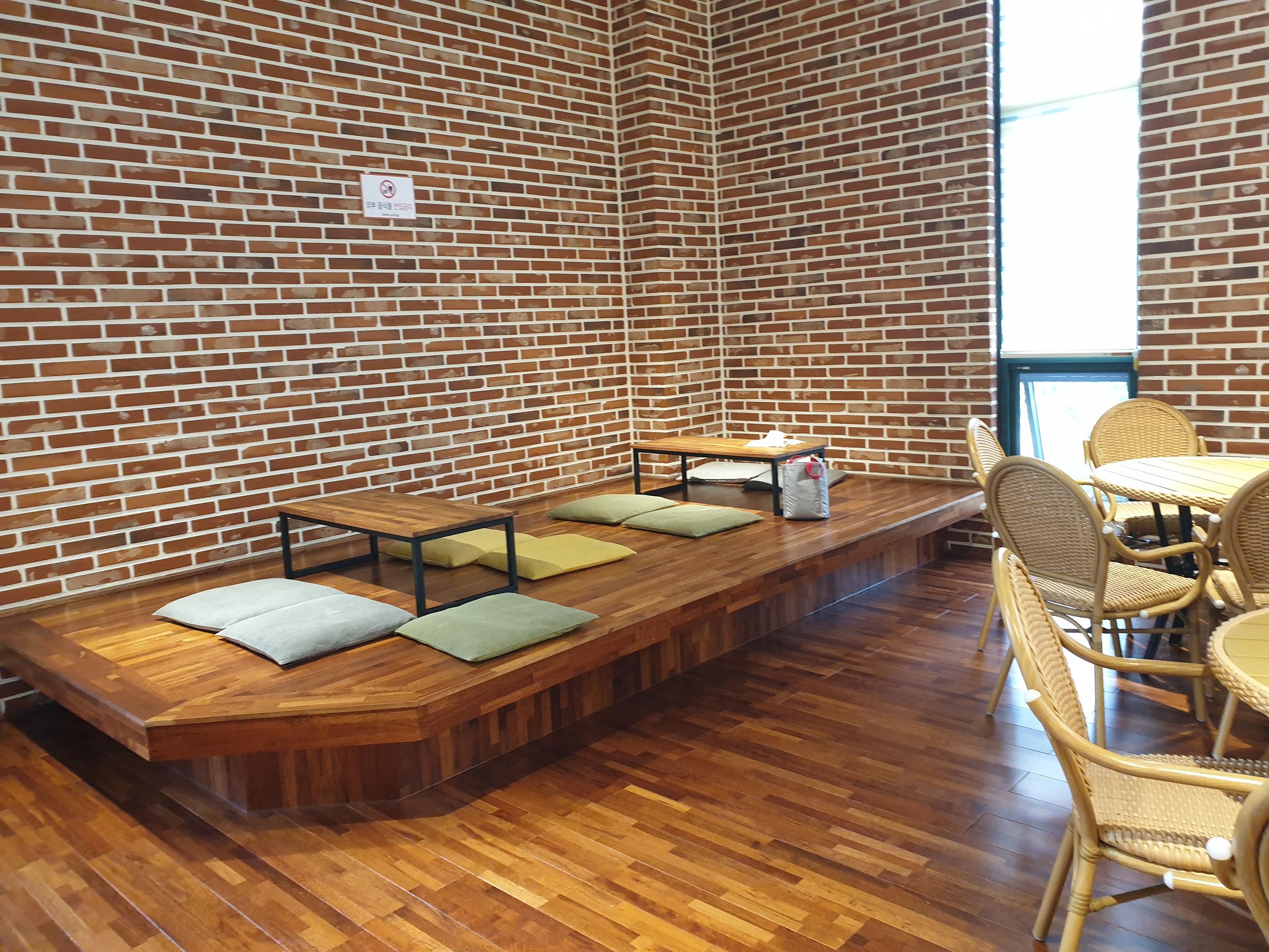 韓国、韓国カフェ、カフェ、大きなカフェ、倉庫型カフェ、一山、一山カフェ、イルサン、イルサンカフェ、ソウル郊外、郊外カフェ、ソウル郊外カフェ、韓国パン、パン、森カフェ、韓国田舎、田舎、韓国倉庫カフェ、ソウルに飽きた、景色の良いカフェ、韓国行きたい、コロナ対策、韓国イルサン、韓国一山、高陽市、高陽、コヤン、コヤン市、韓国高陽、韓国コヤン、コヤンカフェ、高陽カフェ、クリエイトリップ、creatrip、韓国旅行、ソウル旅行、日韓カップル、日韓夫婦