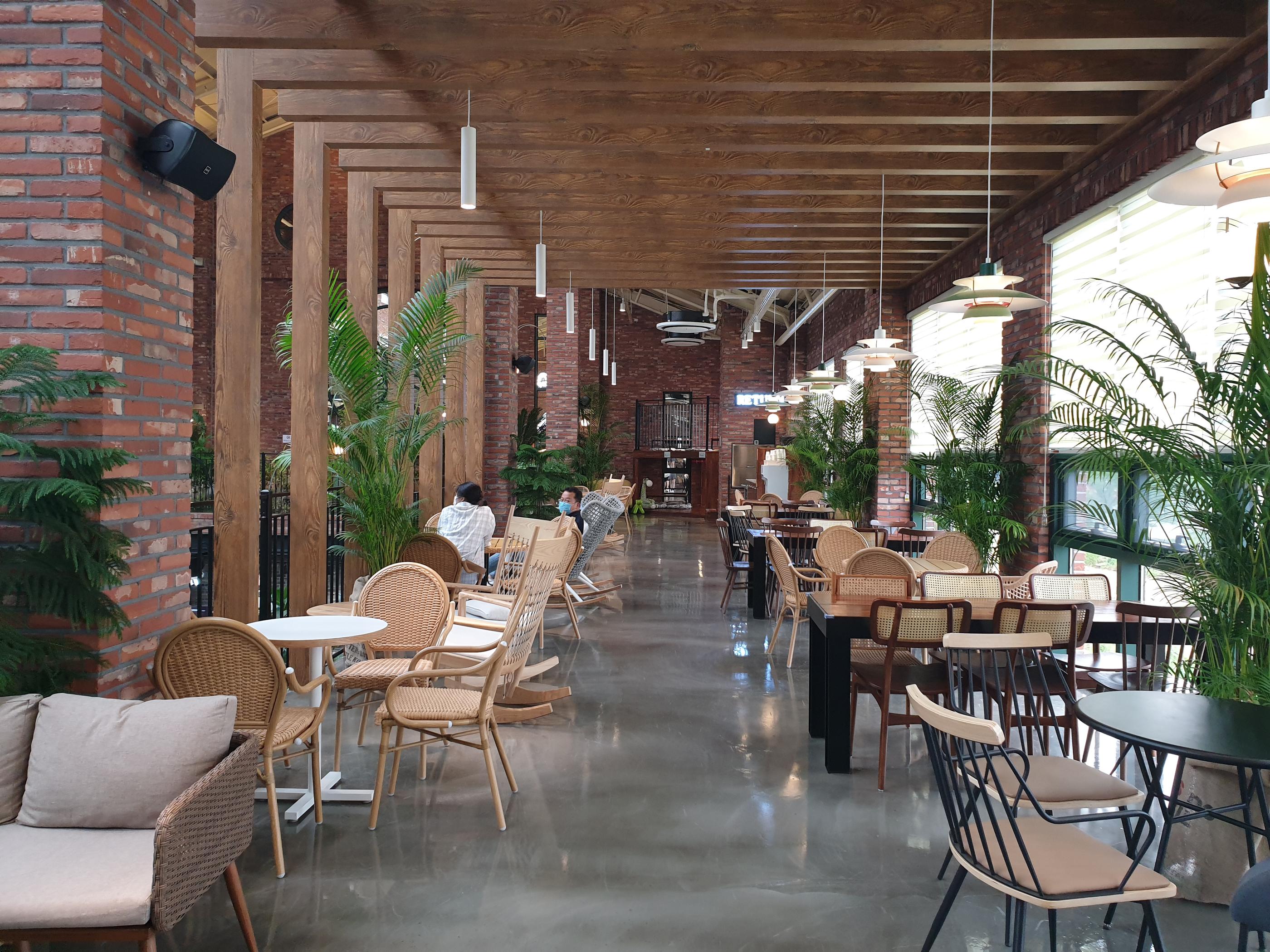 韓国、韓国カフェ、カフェ、大きなカフェ、倉庫型カフェ、一山、一山カフェ、イルサン、イルサンカフェ、ソウル郊外、郊外カフェ、ソウル郊外カフェ、韓国パン、パン、森カフェ、韓国田舎、田舎、韓国倉庫カフェ、ソウルに飽きた、景色の良いカフェ、韓国行きたい、コロナ対策、韓国イルサン、韓国一山、高陽市、高陽、コヤン、コヤン市、韓国高陽、韓国コヤン、コヤンカフェ、高陽カフェ、クリエイトリップ、creatrip、韓国旅行、ソウル旅行、日韓カップル、日韓夫婦