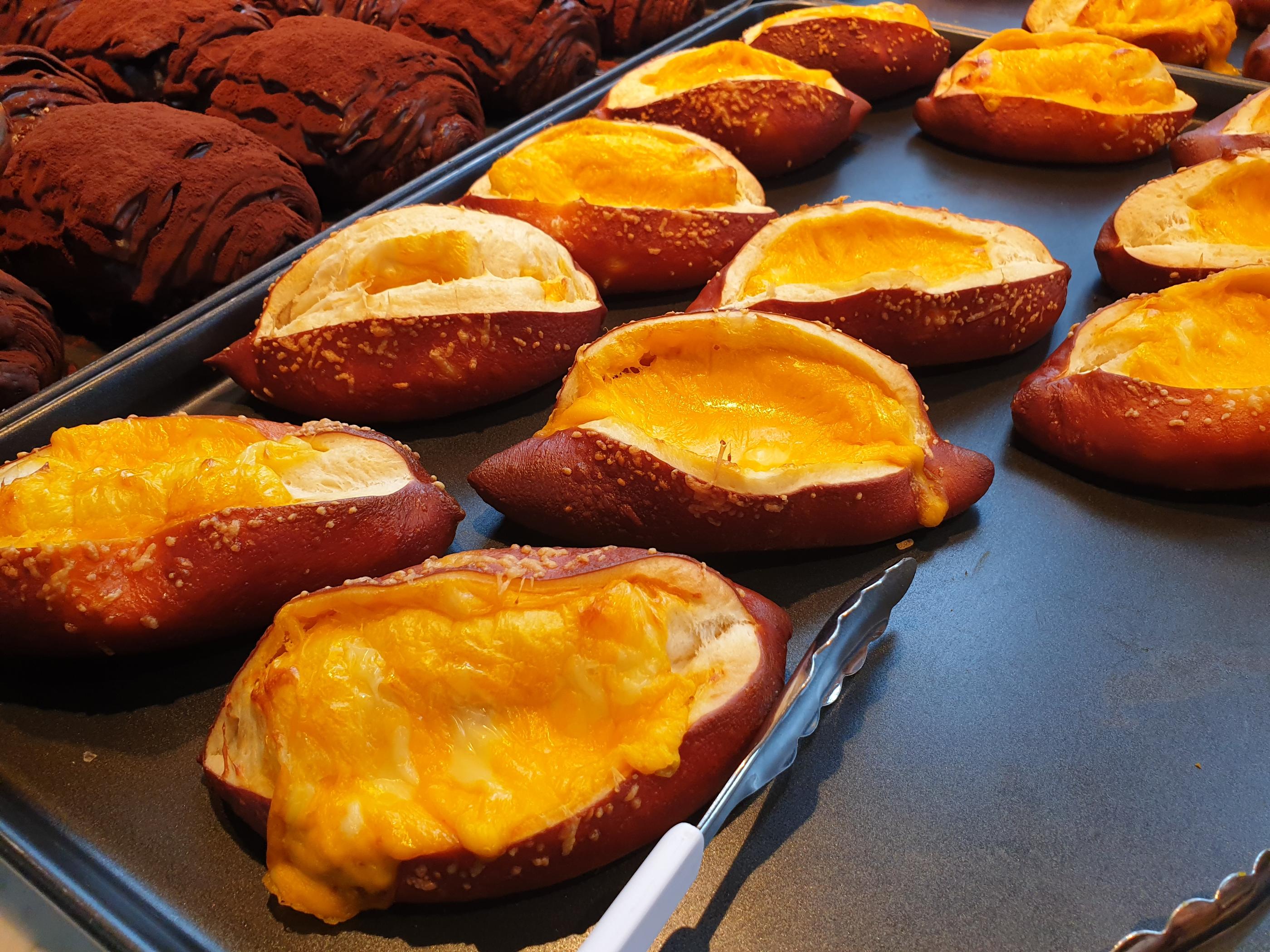 韓国、韓国カフェ、カフェ、大きなカフェ、倉庫型カフェ、一山、一山カフェ、イルサン、イルサンカフェ、ソウル郊外、郊外カフェ、ソウル郊外カフェ、韓国パン、パン、森カフェ、韓国田舎、田舎、韓国倉庫カフェ、ソウルに飽きた、景色の良いカフェ、韓国行きたい、コロナ対策、韓国イルサン、韓国一山、高陽市、高陽、コヤン、コヤン市、韓国高陽、韓国コヤン、コヤンカフェ、高陽カフェ、クリエイトリップ、creatrip、韓国旅行、ソウル旅行、日韓カップル、日韓夫婦