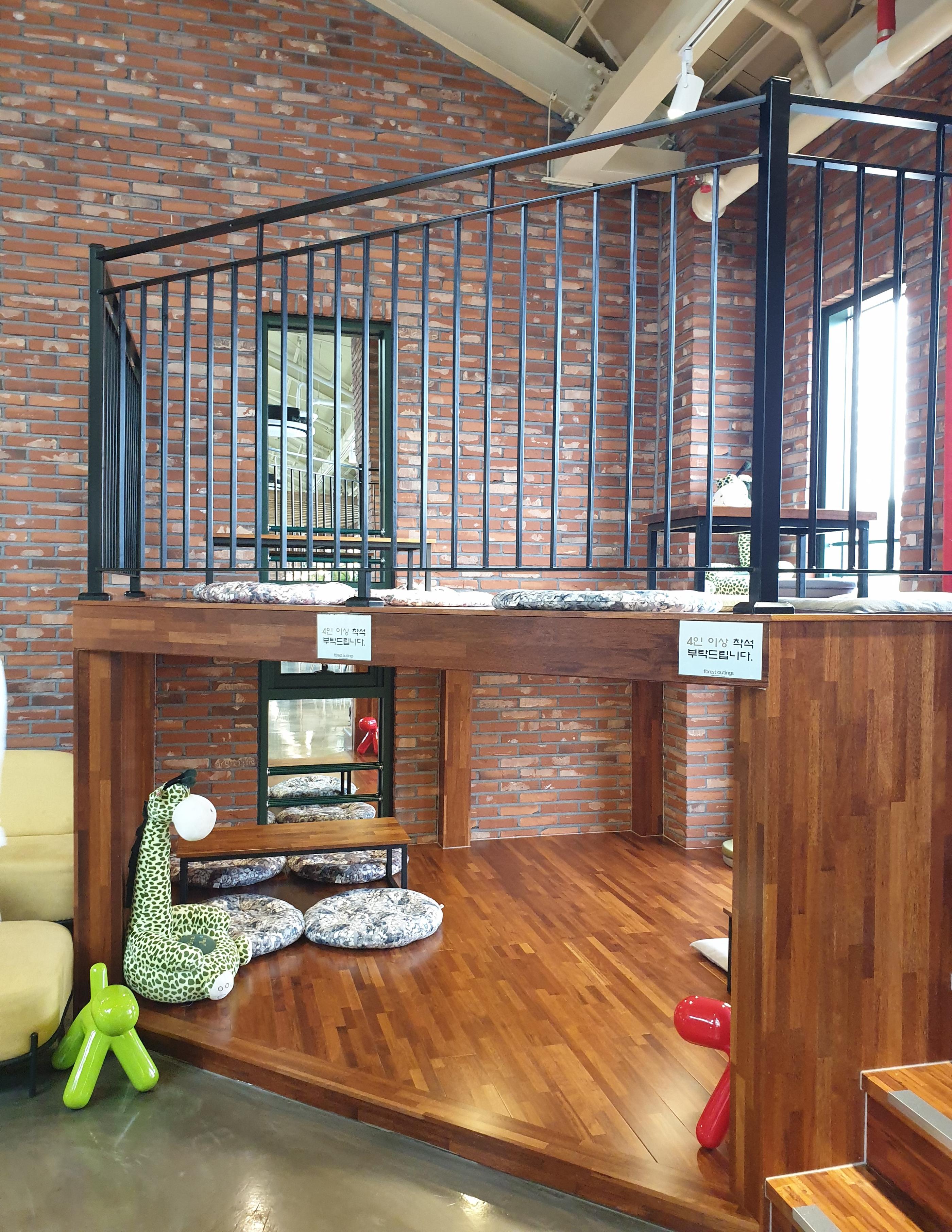 韓国、韓国カフェ、カフェ、大きなカフェ、倉庫型カフェ、一山、一山カフェ、イルサン、イルサンカフェ、ソウル郊外、郊外カフェ、ソウル郊外カフェ、韓国パン、パン、森カフェ、韓国田舎、田舎、韓国倉庫カフェ、ソウルに飽きた、景色の良いカフェ、韓国行きたい、コロナ対策、韓国イルサン、韓国一山、高陽市、高陽、コヤン、コヤン市、韓国高陽、韓国コヤン、コヤンカフェ、高陽カフェ、クリエイトリップ、creatrip、韓国旅行、ソウル旅行、日韓カップル、日韓夫婦