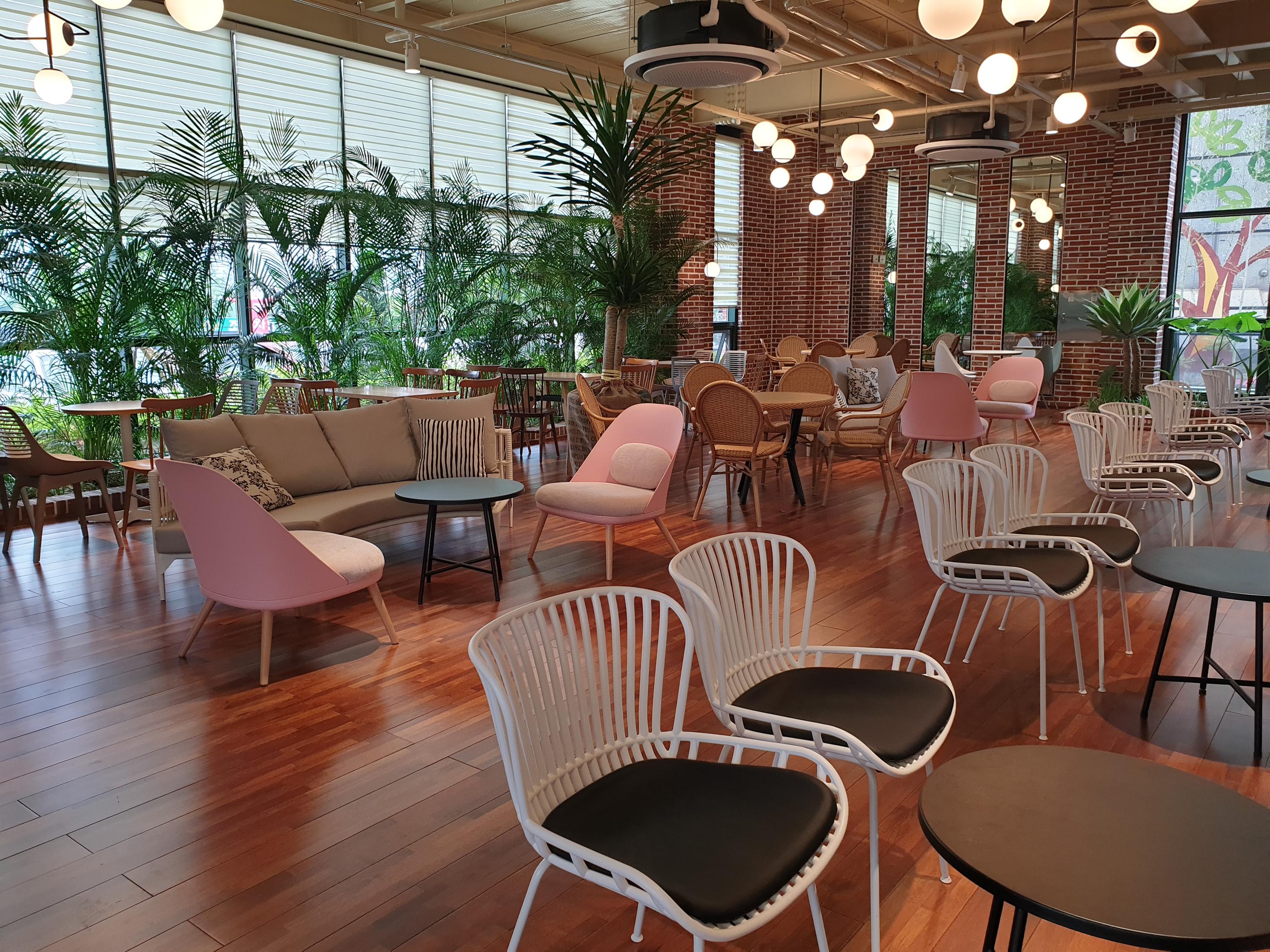 韓国、韓国カフェ、カフェ、大きなカフェ、倉庫型カフェ、一山、一山カフェ、イルサン、イルサンカフェ、ソウル郊外、郊外カフェ、ソウル郊外カフェ、韓国パン、パン、森カフェ、韓国田舎、田舎、韓国倉庫カフェ、ソウルに飽きた、景色の良いカフェ、韓国行きたい、コロナ対策、韓国イルサン、韓国一山、高陽市、高陽、コヤン、コヤン市、韓国高陽、韓国コヤン、コヤンカフェ、高陽カフェ、クリエイトリップ、creatrip、韓国旅行、ソウル旅行、日韓カップル、日韓夫婦