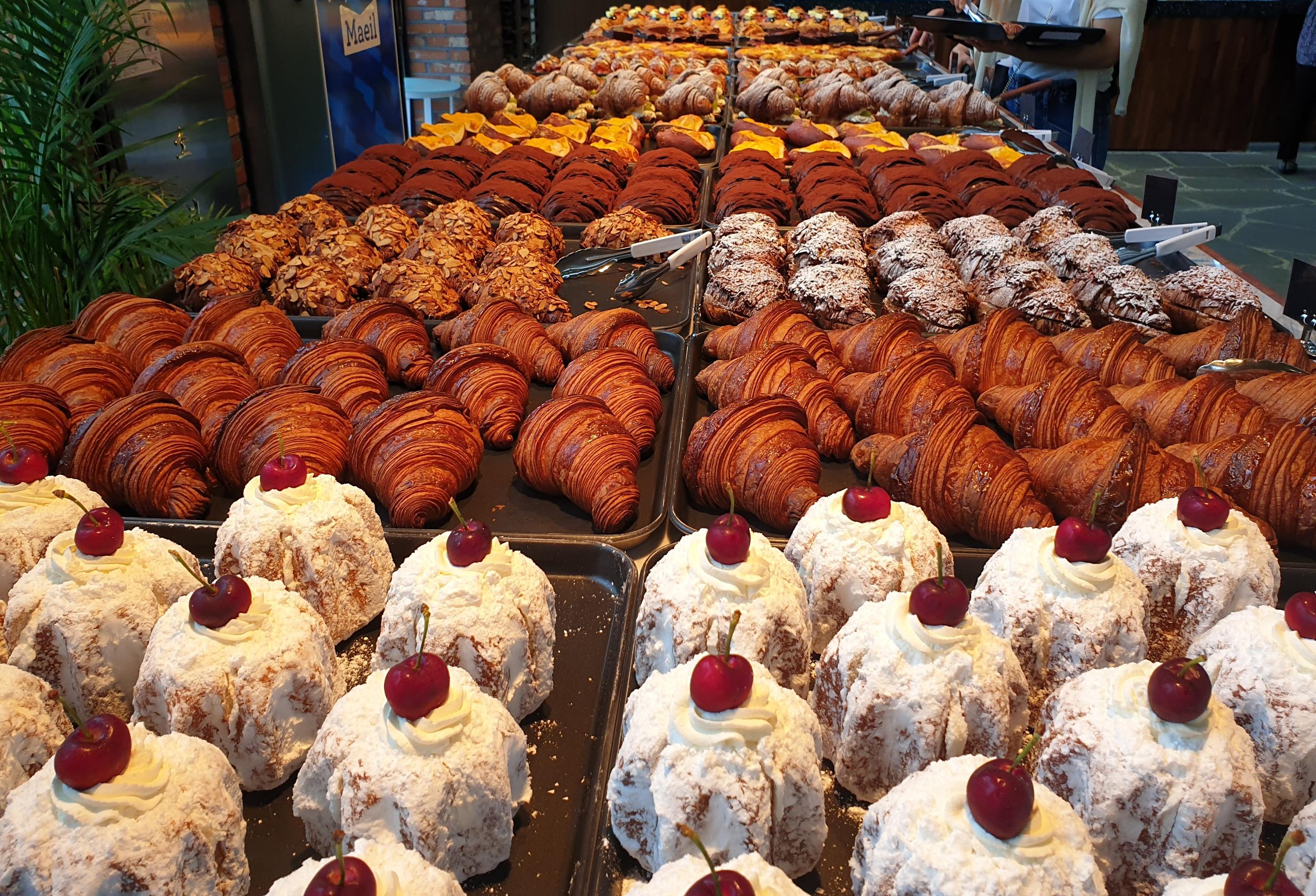 韓国、韓国カフェ、カフェ、大きなカフェ、倉庫型カフェ、一山、一山カフェ、イルサン、イルサンカフェ、ソウル郊外、郊外カフェ、ソウル郊外カフェ、韓国パン、パン、森カフェ、韓国田舎、田舎、韓国倉庫カフェ、ソウルに飽きた、景色の良いカフェ、韓国行きたい、コロナ対策、韓国イルサン、韓国一山、高陽市、高陽、コヤン、コヤン市、韓国高陽、韓国コヤン、コヤンカフェ、高陽カフェ、クリエイトリップ、creatrip、韓国旅行、ソウル旅行、日韓カップル、日韓夫婦