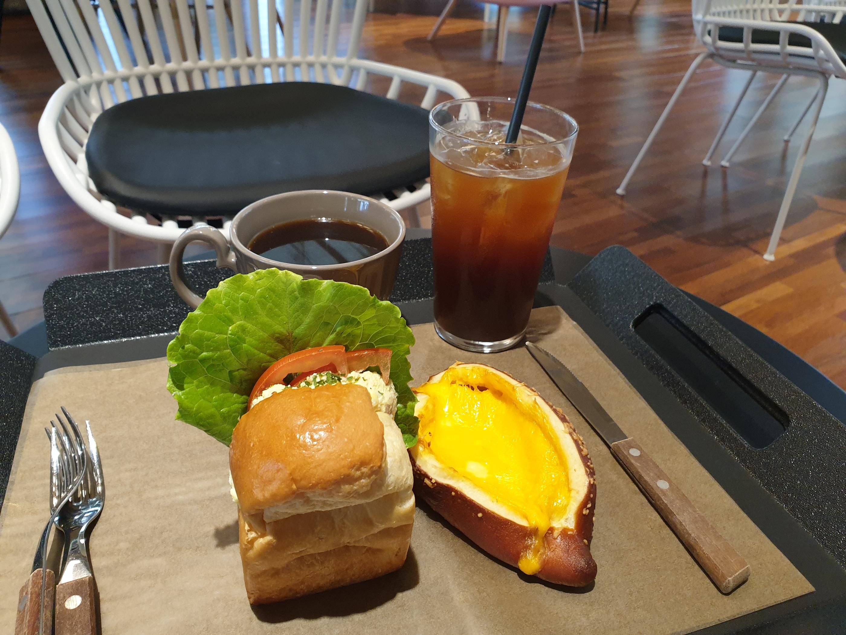 韓国、韓国カフェ、カフェ、大きなカフェ、倉庫型カフェ、一山、一山カフェ、イルサン、イルサンカフェ、ソウル郊外、郊外カフェ、ソウル郊外カフェ、韓国パン、パン、森カフェ、韓国田舎、田舎、韓国倉庫カフェ、ソウルに飽きた、景色の良いカフェ、韓国行きたい、コロナ対策、韓国イルサン、韓国一山、高陽市、高陽、コヤン、コヤン市、韓国高陽、韓国コヤン、コヤンカフェ、高陽カフェ、クリエイトリップ、creatrip、韓国旅行、ソウル旅行、日韓カップル、日韓夫婦