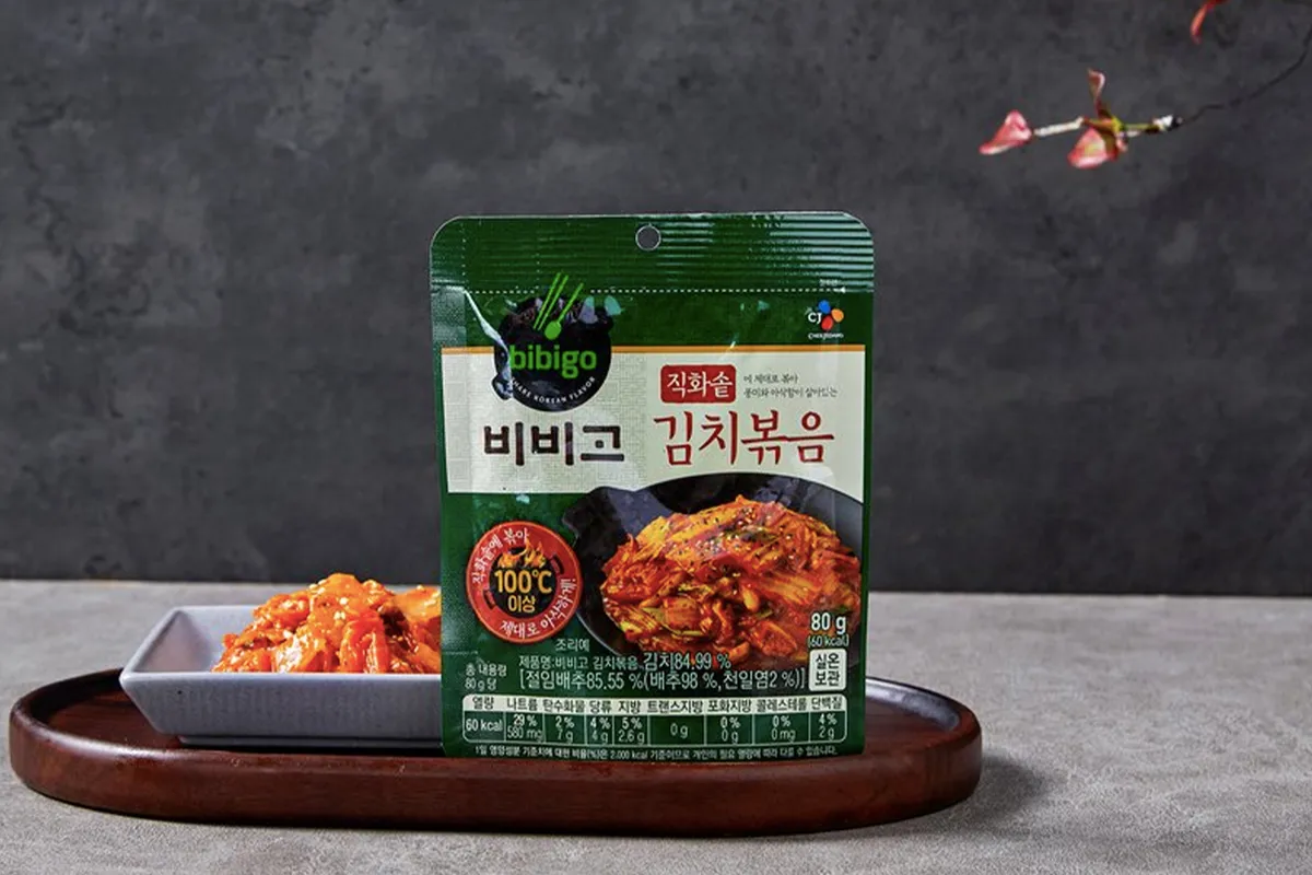 Bibigo กิมจิผัดสำเร็จรูป ขนาด 80 กรัม ผัดสไตล์เกาหลีอุ่นอร่อยพร้อมเสิร์ฟ