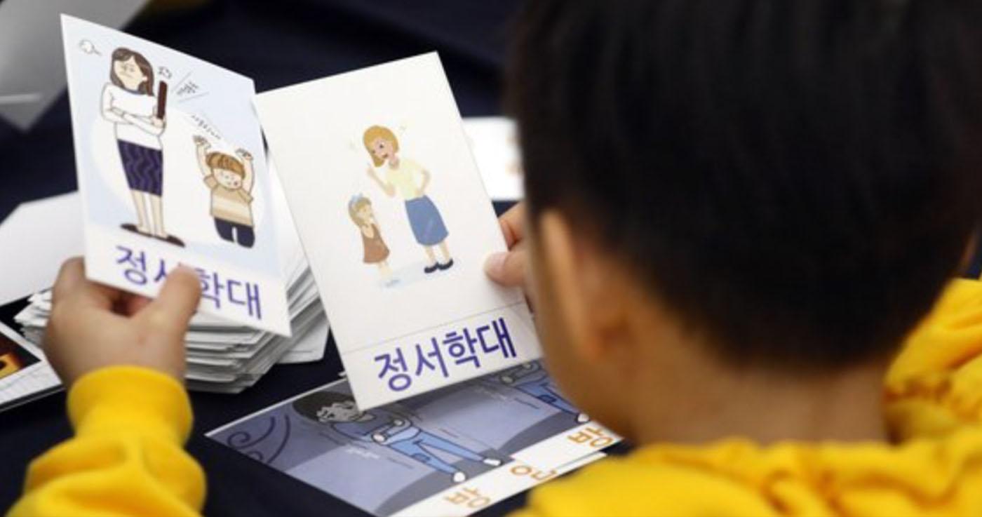 เม่เลี้ยงขังลูกในกระเป๋าเดินทางจนเสียชีวิต