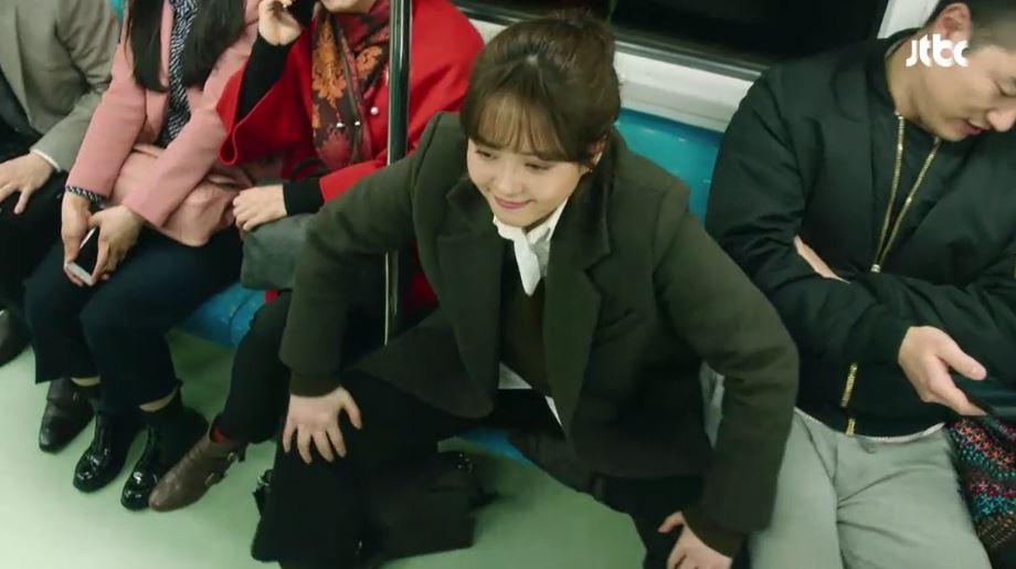 เบื่อมั้ยที่นั่งรถไฟใต้ดินเมื่อไหร่ คนข้างๆชอบนั่งกางขามาเบียดทุกที!เกาหลีใต้ออกแคมเปญใหม่เพื่อรณรงค์ให้นั่งรถไฟอย่างถูกต้องและไม่รบกวนผู้อื่น ถ้าไม่อยากถูกเรียกว่าป้าหรือลุง!อย่านั่งกางขาบนรถไฟนะคะ