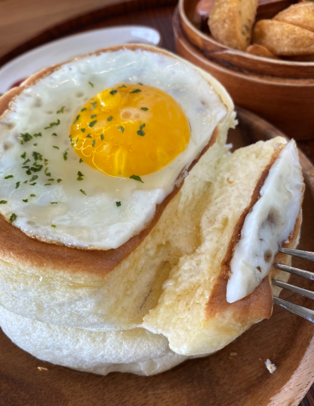 韓国、韓国カフェ、チェジュ、済州島、チェジュ島、チェジュ島カフェ、済州島カフェ、チェジュカフェ、韓国スフレ、韓国スフレパンケーキ、韓国スフレケーキ、韓国パンケーキ、パンケーキ、スフレパンケーキカフェ、パンケーキカフェ、スフレカフェ、静かなカフェ