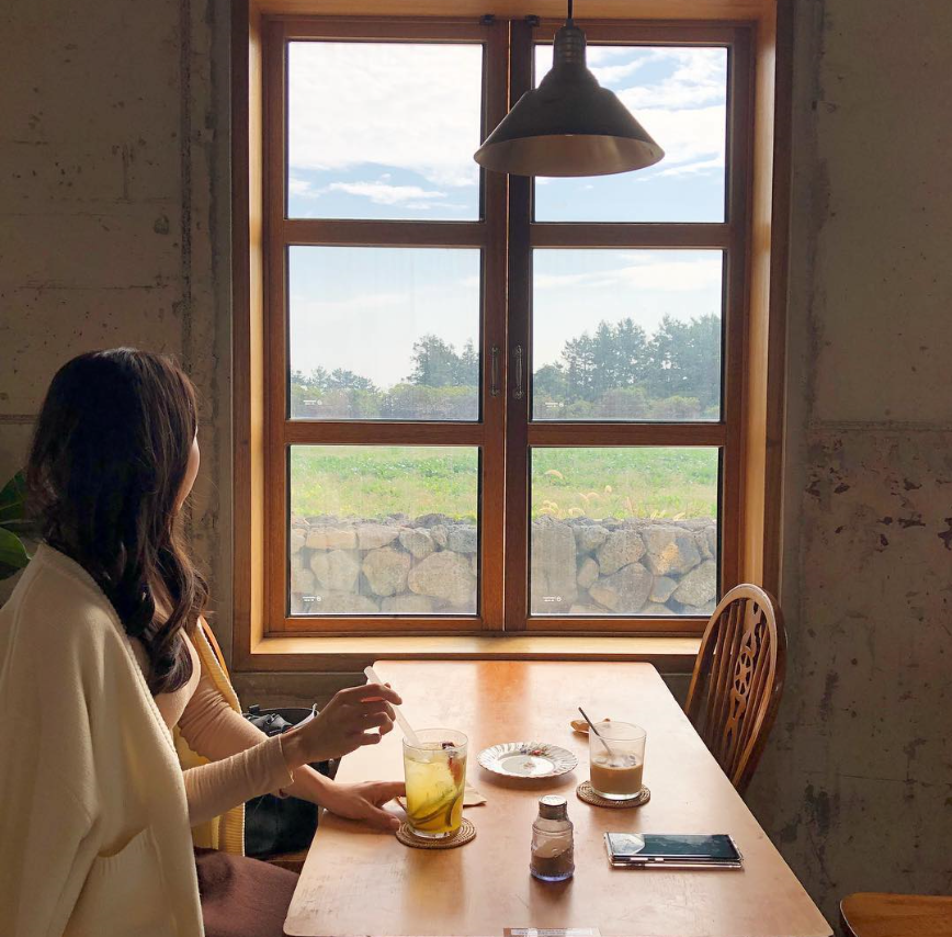 韓国、韓国カフェ、チェジュ、済州島、チェジュ島、チェジュ島カフェ、済州島カフェ、チェジュカフェ、韓国スフレ、韓国スフレパンケーキ、韓国スフレケーキ、韓国パンケーキ、パンケーキ、スフレパンケーキカフェ、パンケーキカフェ、スフレカフェ、静かなカフェ
