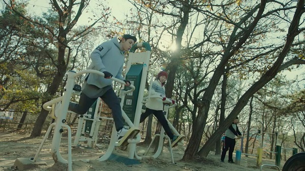 公園に設置されたエクササイズ用の機械