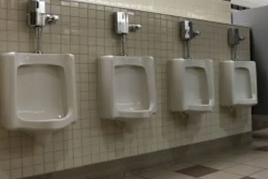 韓國廁所密碼使用情境，需詢問臺前人員