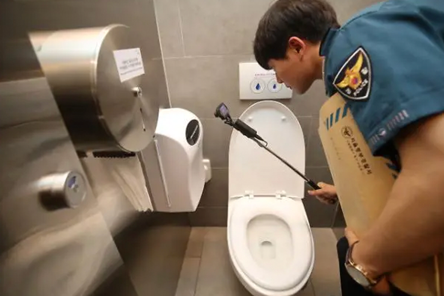 韓國公共廁所偷拍檢查，政府定期巡邏防範犯罪