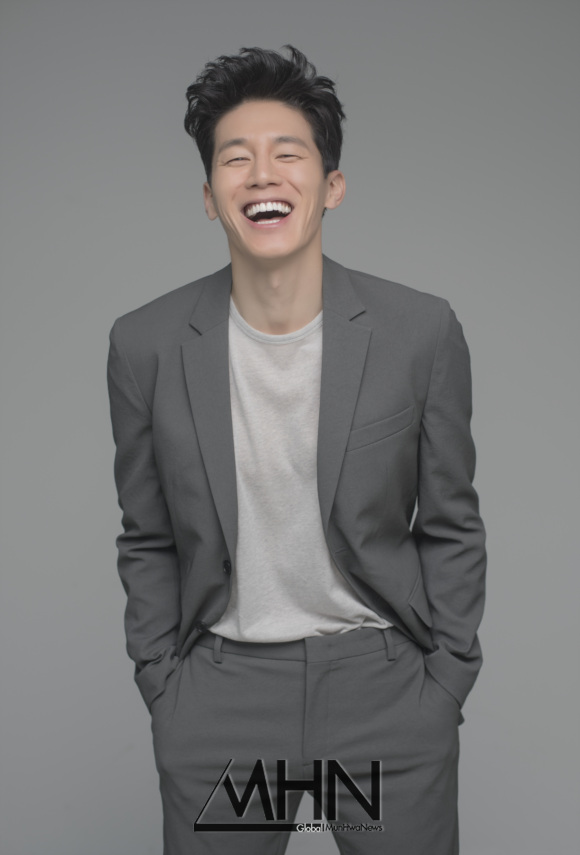 ดาราและไอดอลที่หน้าเหมือนกันประหนึ่งฝาแฝด ไม่บอกไม่รู้นึกว่าเป็นพี่น้องกัน!