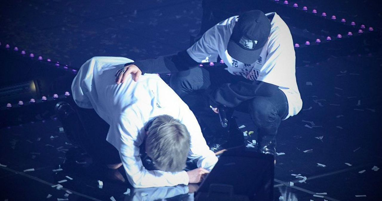 ชูก้า สมาชิกวง BTS แสดงการแสดงสดบนเวที คอนเสิร์ตที่เต็มไปด้วยความรู้สึก