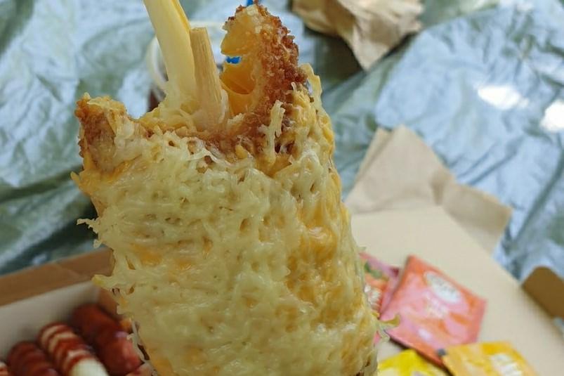 チーズハッドグとチーズボールが詰まったセット。サクサク感とチーズの伸びが楽しめます。