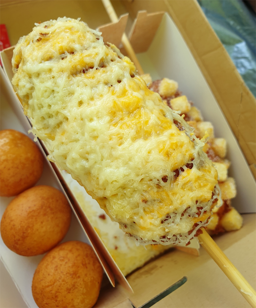 塔塔起司热狗，浓郁的奶酪层让人食欲大增