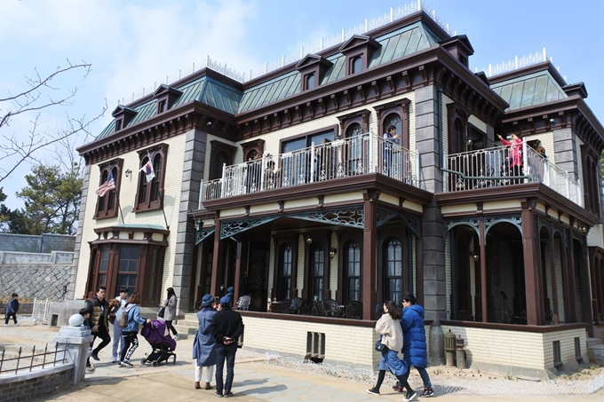 Yoo Yeon-seok Tour | Creatrip Locals