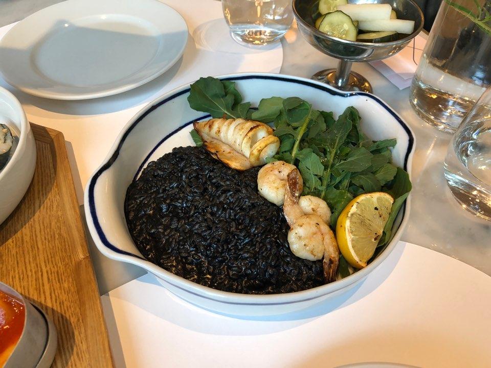 造訪SMTOWN & CAFE不容錯過的韓式炸雞，另人垂涎欲滴的美味。