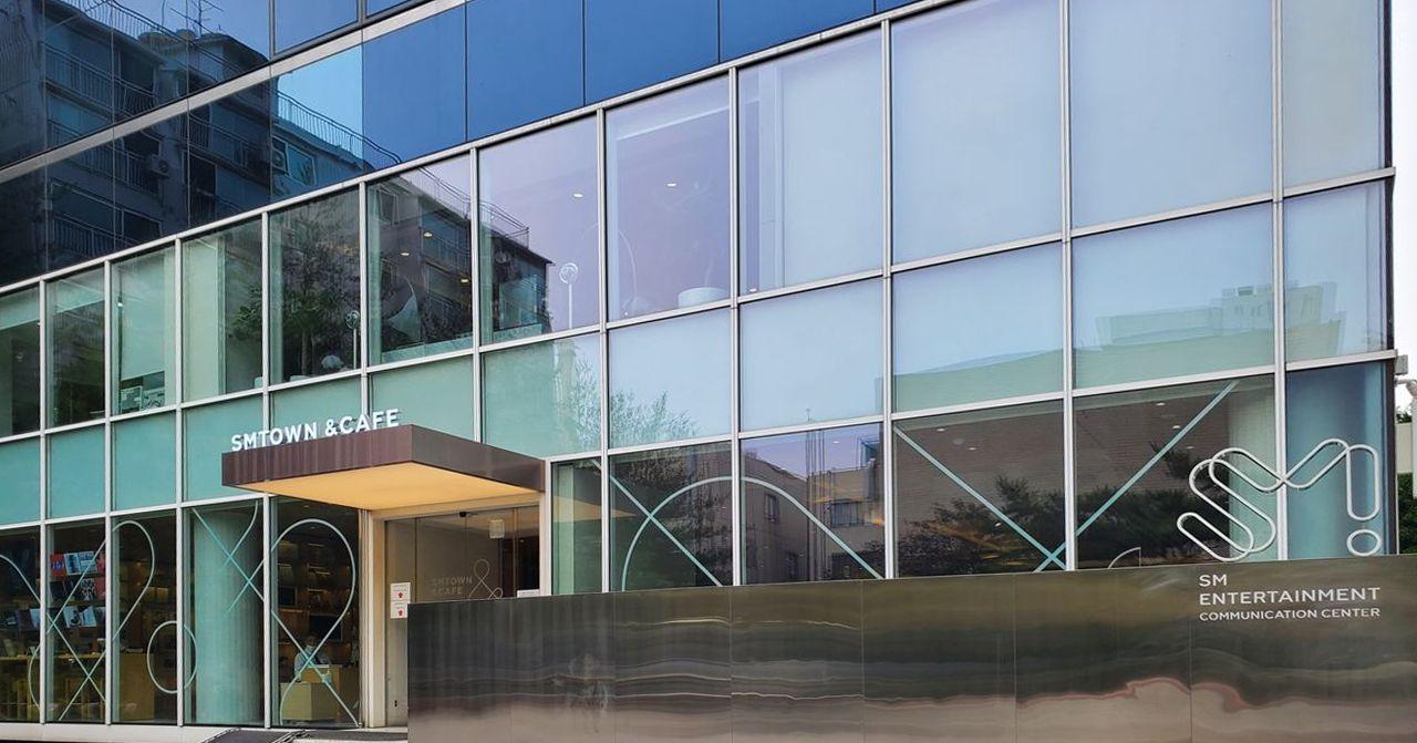 พาทัวร์ SMTOWN & CAFE ชองดัม