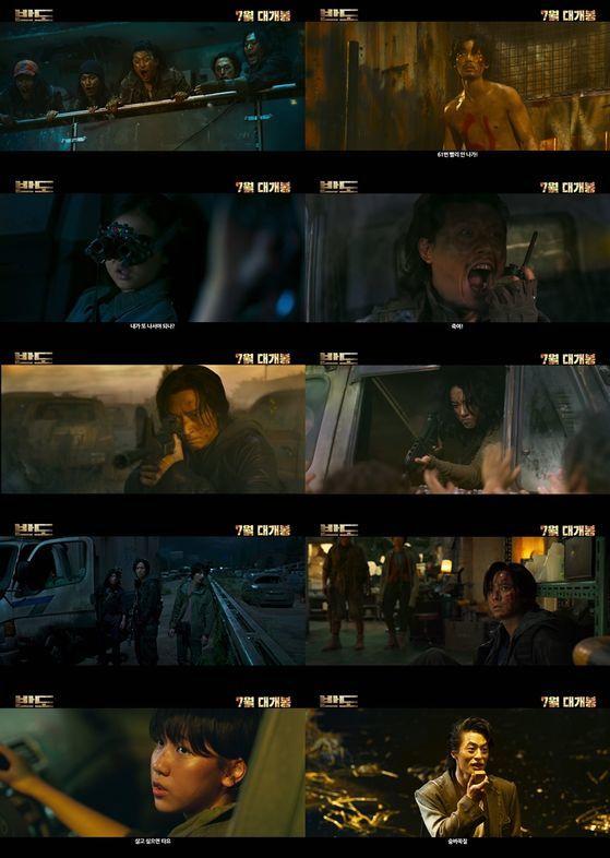 映画『半島』のアクションシーン、複数のキャラクターが車両の後部に立つ