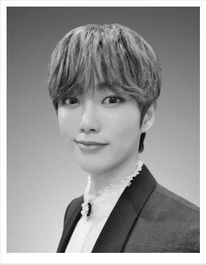 TOP SECRETのメンバー、ヨハンの公式プロフィール写真。KJミュージックエンターテインメント所属。