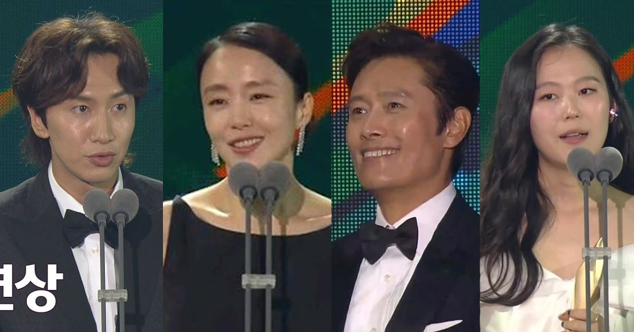 韓國百想藝術大賞活動現場，嘉賓們穿著正式服裝出席，背景流露華麗與隆重的氛圍。