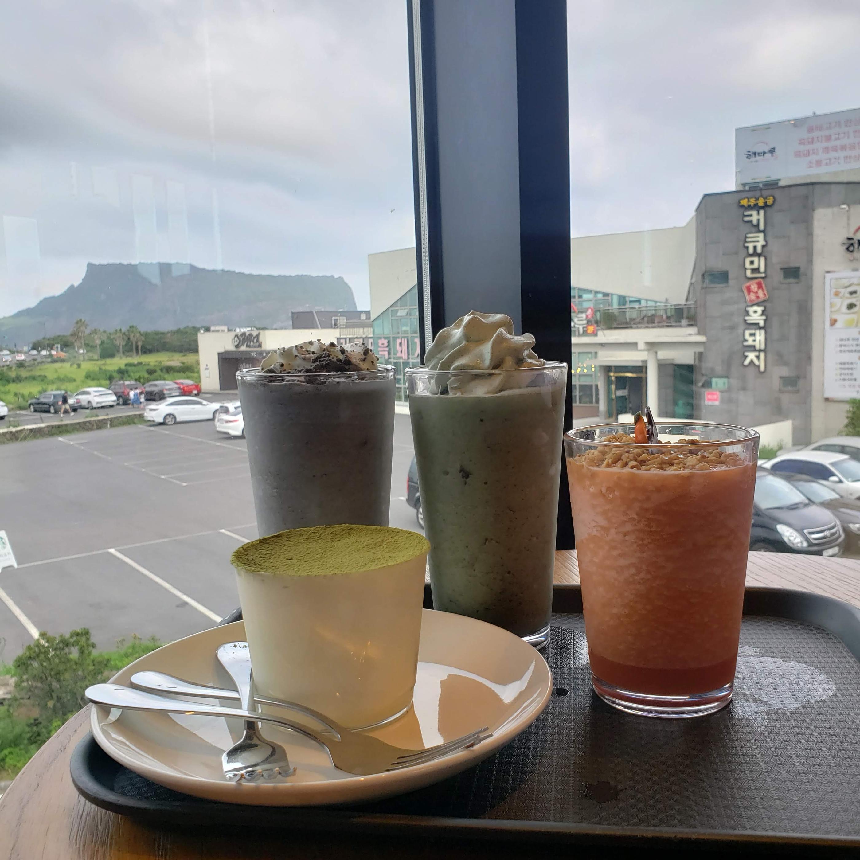 What Makes Starbucks Korea Successful to the Locals? | Unique features that can be only found from Starbucks in Korea  | Lists of Exclusive Korean Starbucks Drinks