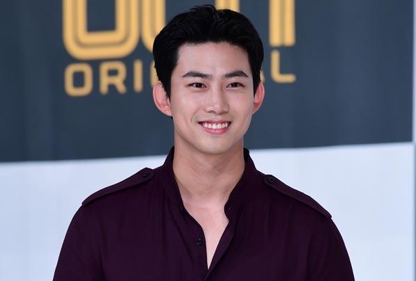 オク・テギョン、熱愛…「美貌の非芸能人の彼女と美しい恋愛」[総合]