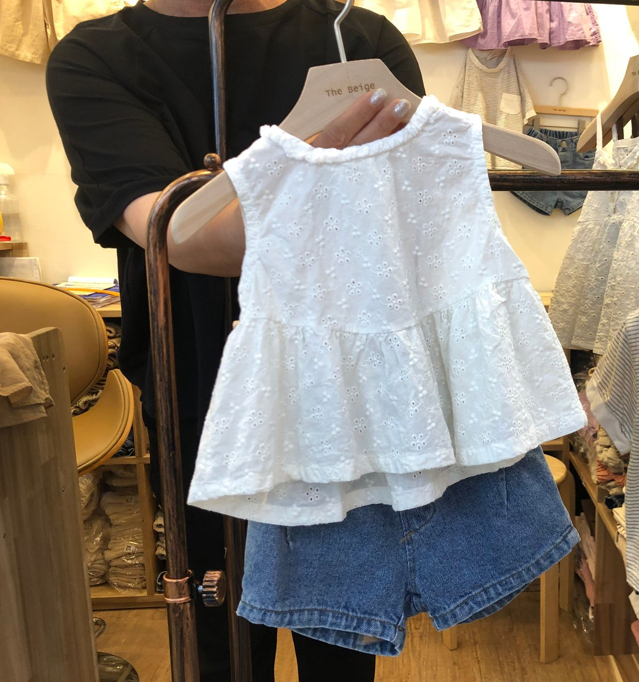 The Beige夏日清新牛仔風,韓國童裝白色短袖加牛仔短褲,港台配送。「南大門市場童裝」