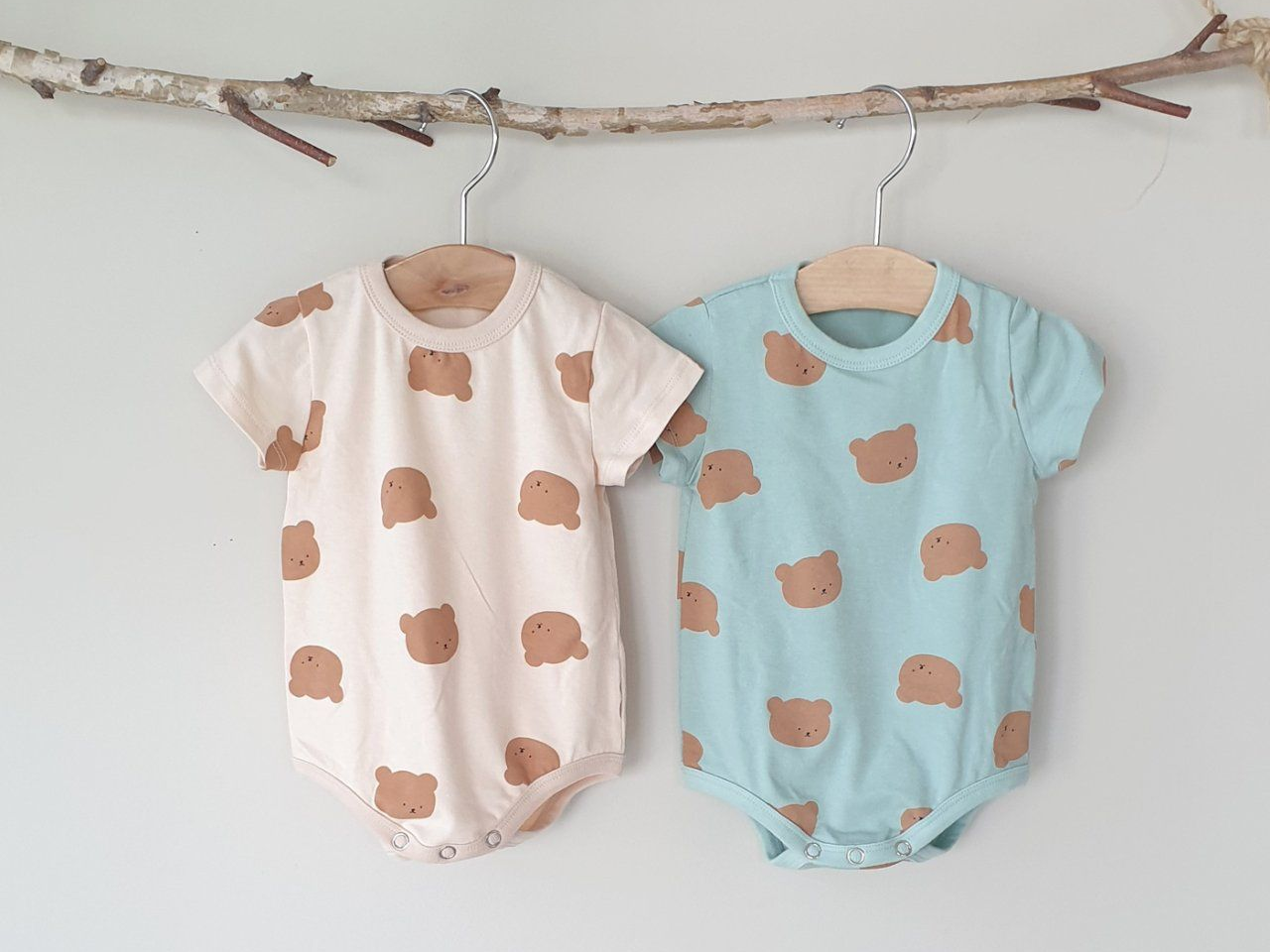 M-KIDS小熊風韓國童裝,舒適連身服有青綠和粉紅色可選,適合港台配送。「南大門市場童裝」