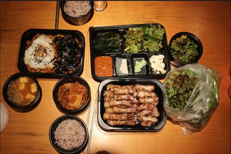 พาทุกคนไปตามรอยซีรีส์สุดฮอตเรื่อง Hospital playlist เรื่องราวของกลุ่มคุณหมอเพื่อนซี้ทั้ง 5 คนแฟนๆซีรีส์พลาดไม่ได้เลย!!