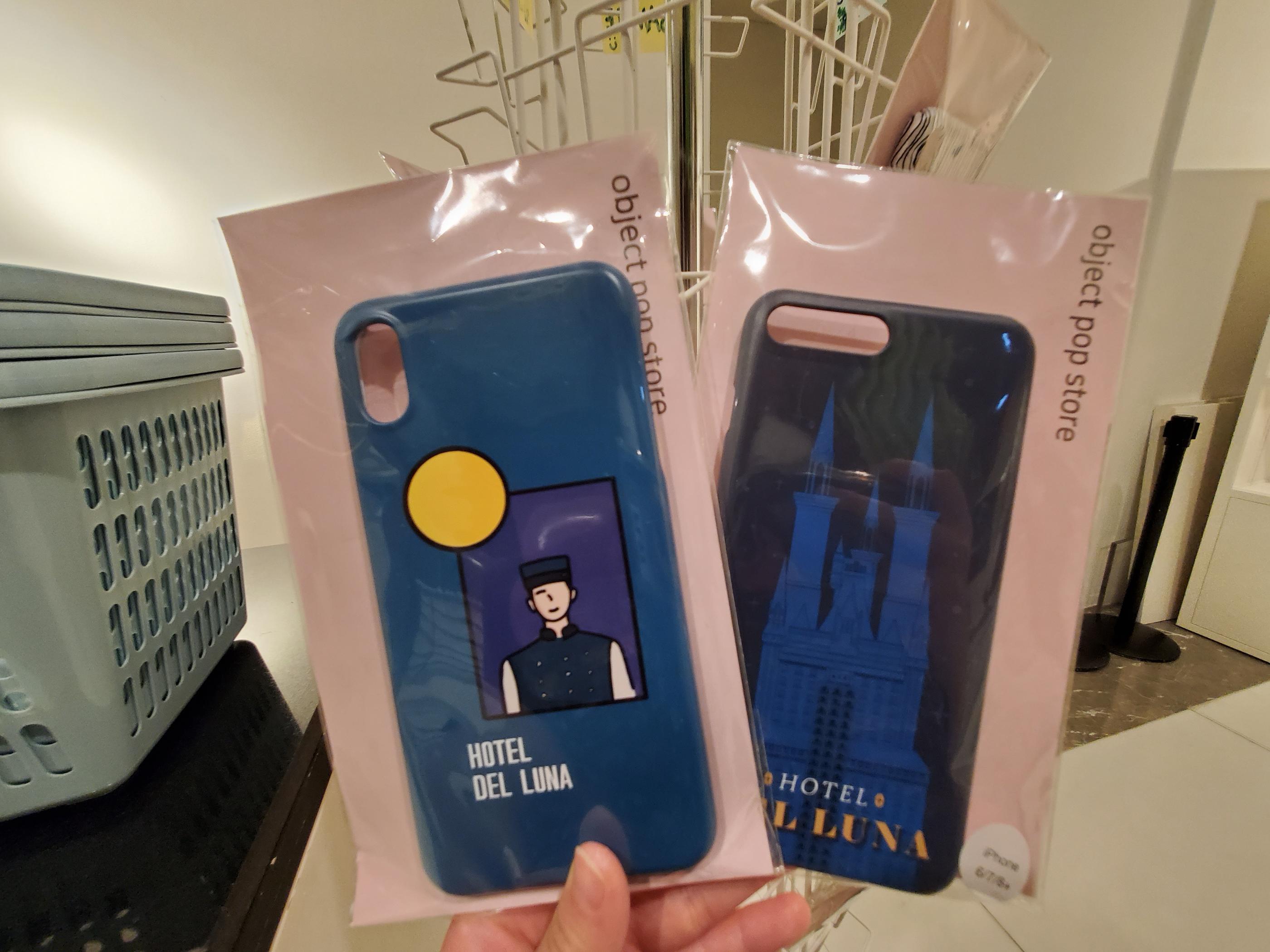 德魯納酒店手機殼商品銷售展示於店內一隅