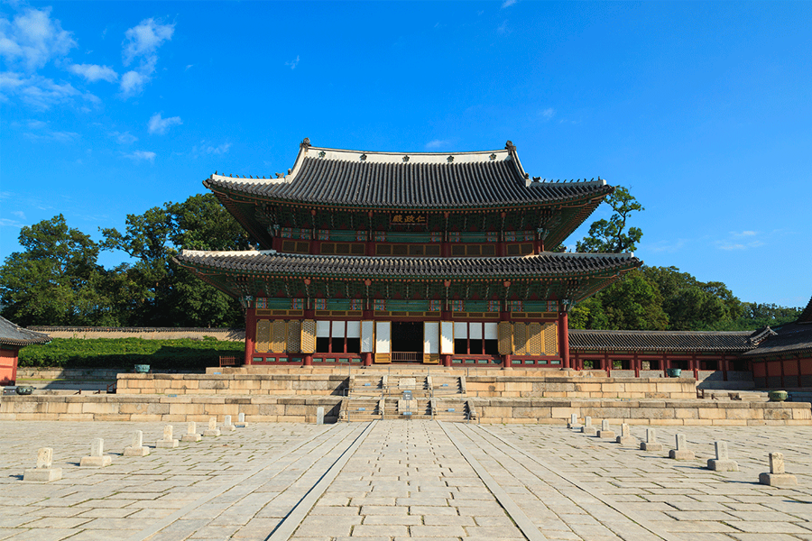 The serene scene of Gyeongbokgung Palace