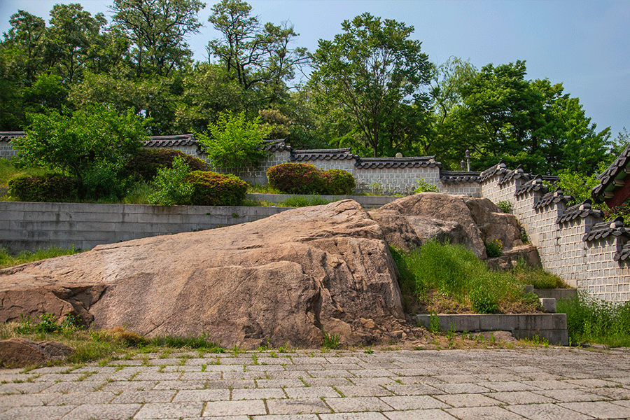 The striking view of Changdeokgung Palace amid a backdrop of Seoul