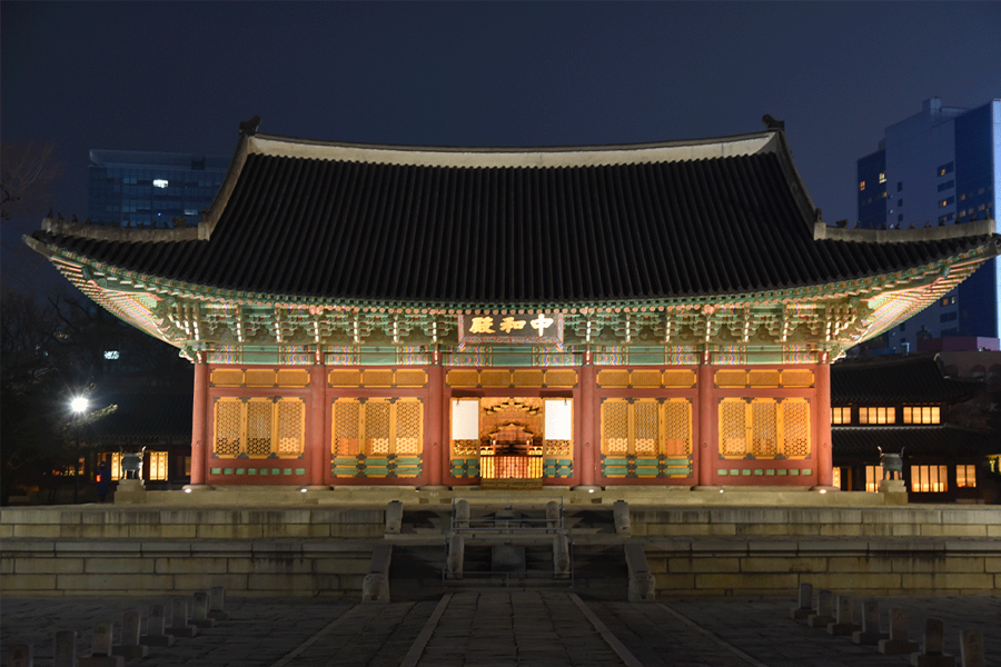 The majestic Seokjojeon Hall in Deoksugung Palace, showcasing a mix of Western-style architecture.