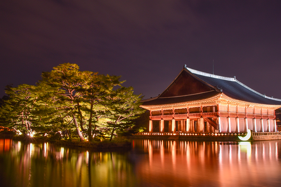 The picturesque Hyangwonjeong Pavilion surrounded by a tranquil pond within the grounds of Gyeongbokgung Palace.