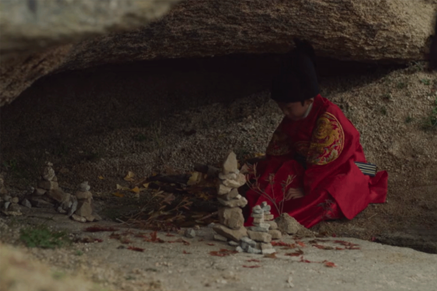 The historic stone pathways and reflective pools in front of Gyeongbokgung Palace, popular among visitors.