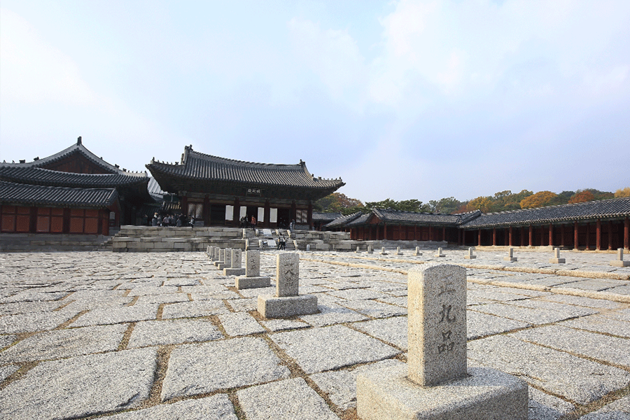 The beautiful UNESCO-listed Changdeokgung Palace with its harmonious blend of nature and architecture.