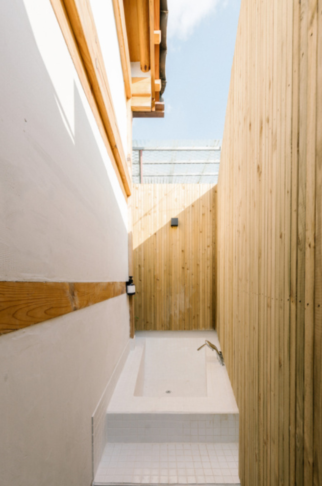 玄関ドア越しの韓屋スタイルのインテリア、細部にまでこだわったアダムハノクのデザイン