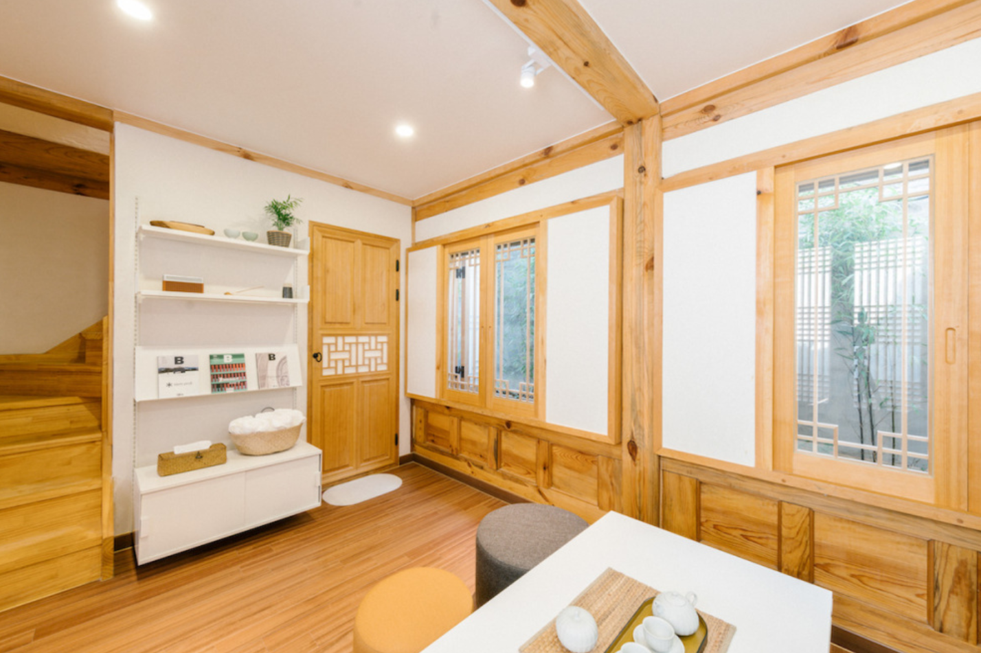 シンプルでモダンなキッチン、広くて明るいアダムハノクの韓国伝統的スタイルのキッチン