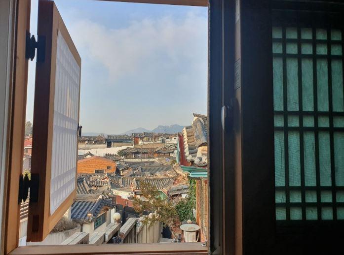 北村の静かな自然を感じる学民斎の韓屋の場所