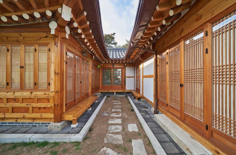 朝鮮時代にタイムスリップしたような学民斎の韓屋インテリア