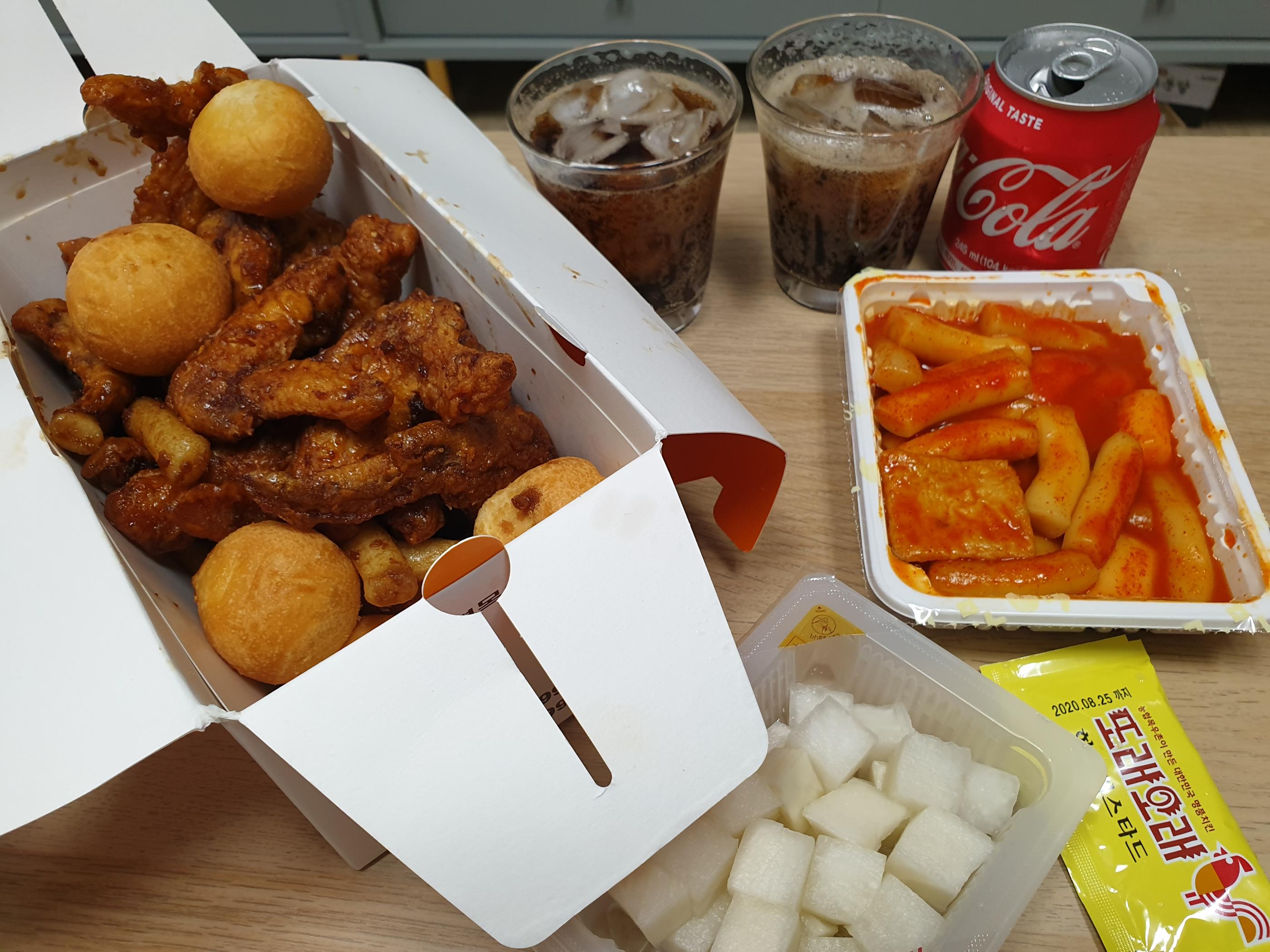 韓国、チキン、韓国チキン、韓国チキンデリバリー、チキンデリバリー、チキン配達、チキンペダル、配達、チキン、タンチャン、韓国語タンチャン、タンッチャン、韓国語、ウィング、タンチャンウィンボン、ウィンボン、トック、トッポッキ、韓国料理、トレオレ、トレオレチキン、甘じょっぱい、甘しょっぱい、チーズボール