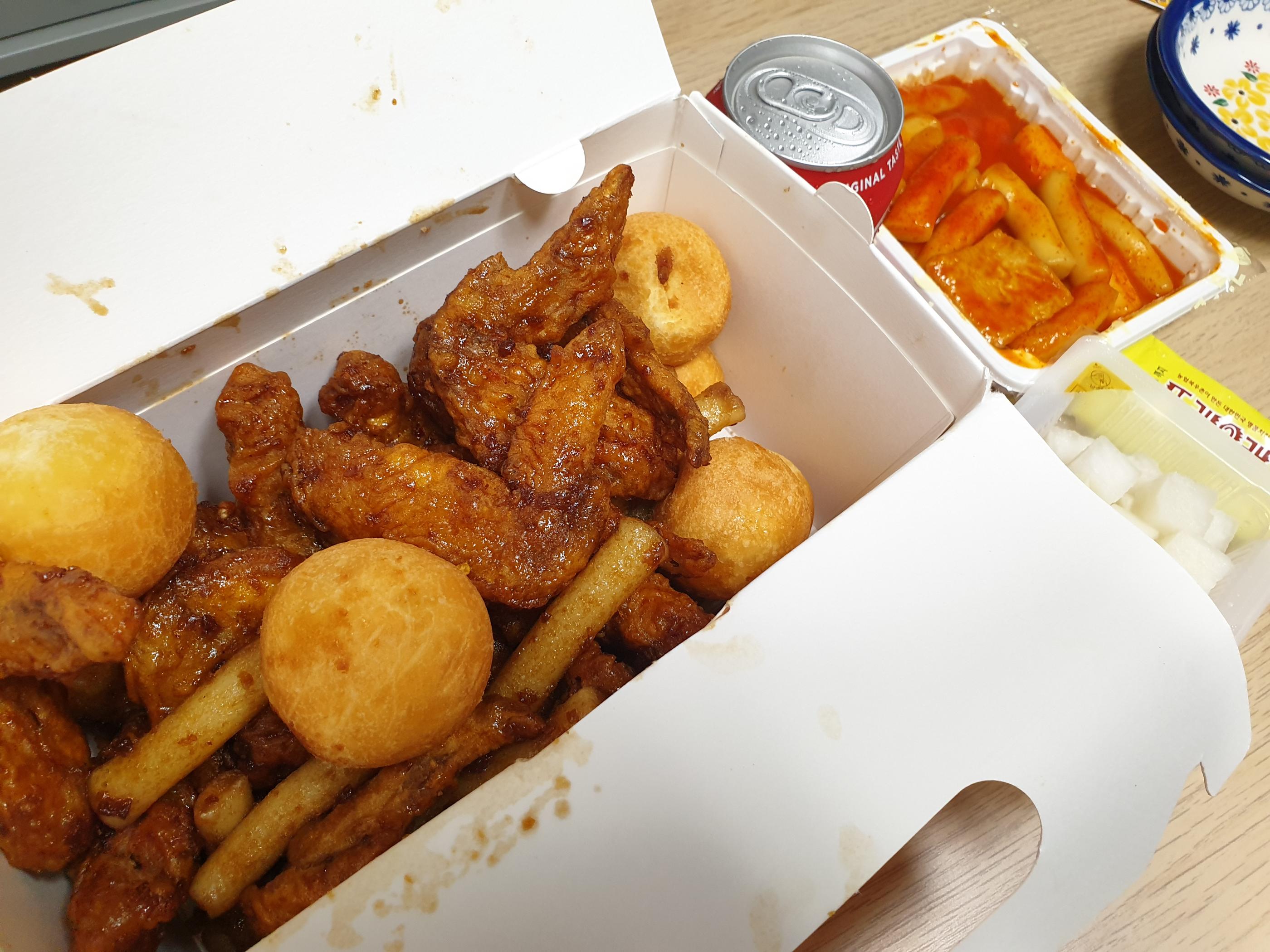 韓国、チキン、韓国チキン、韓国チキンデリバリー、チキンデリバリー、チキン配達、チキンペダル、配達、チキン、タンチャン、韓国語タンチャン、タンッチャン、韓国語、ウィング、タンチャンウィンボン、ウィンボン、トック、トッポッキ、韓国料理、トレオレ、トレオレチキン、甘じょっぱい、甘しょっぱい、チーズボール