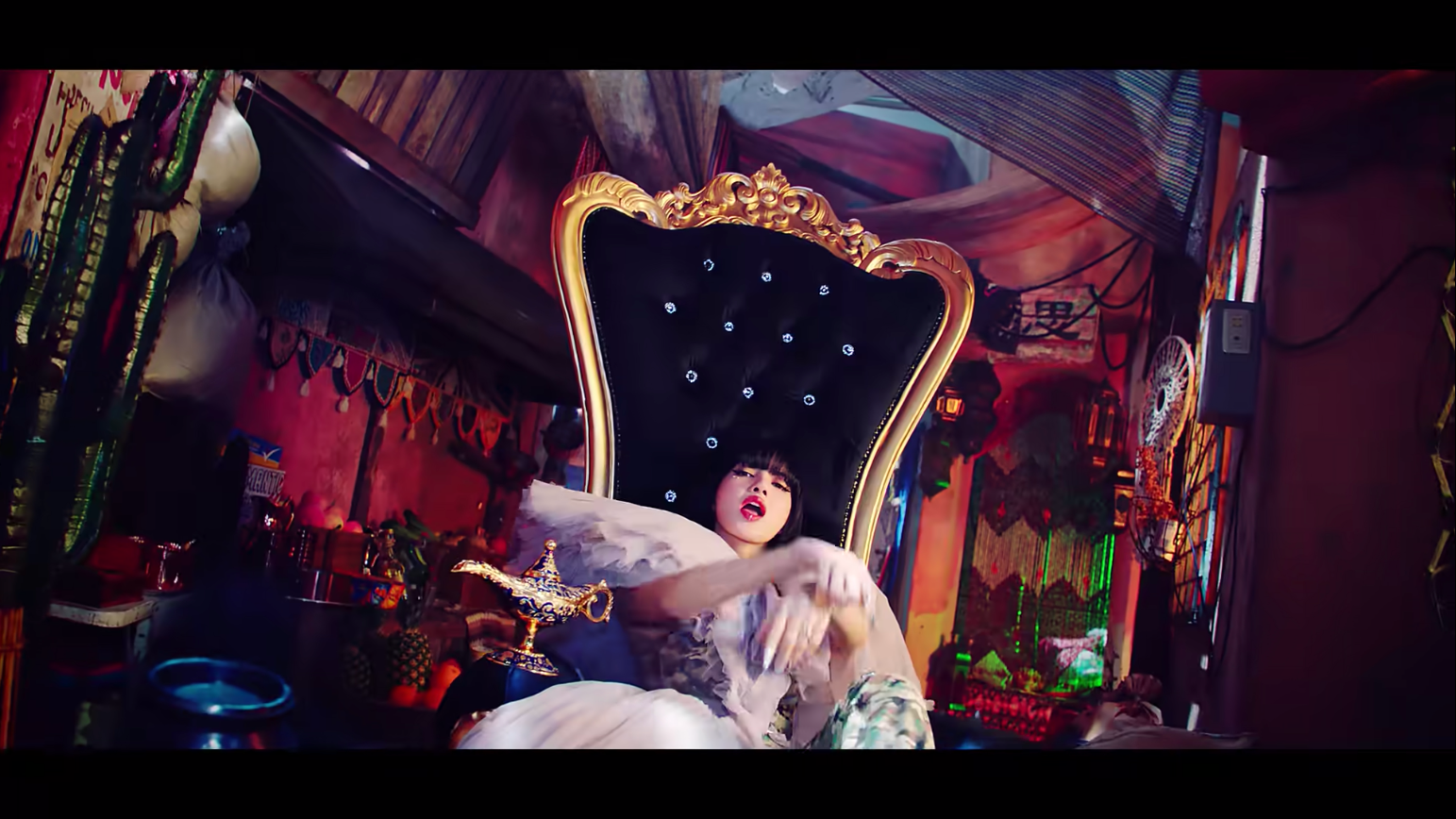 ไม่นิ่งนอนใจ! YG ลบรูปปั้นพระพิฆเนศออกจากฉากท่อนแร็ปของลิซ่า หลังจากมีประเด็นเรื่องความไม่เหมาะสมในการนำมาประกอบฉาก