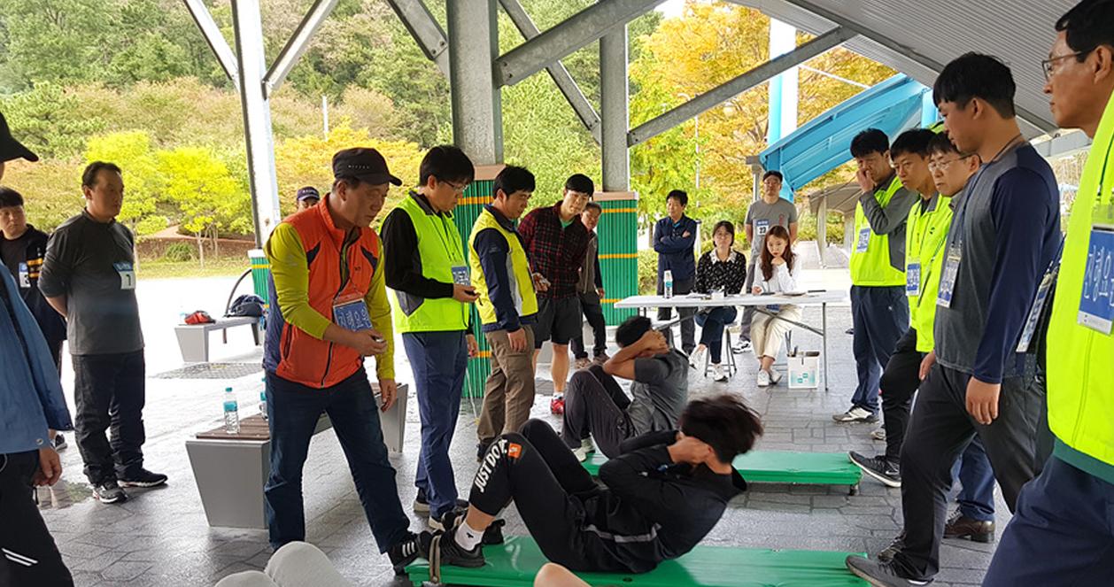 Tốt nghiệp Đại học nhưng nhiều người Hàn vẫn chọn làm công nhân vệ sinh, vì sao?