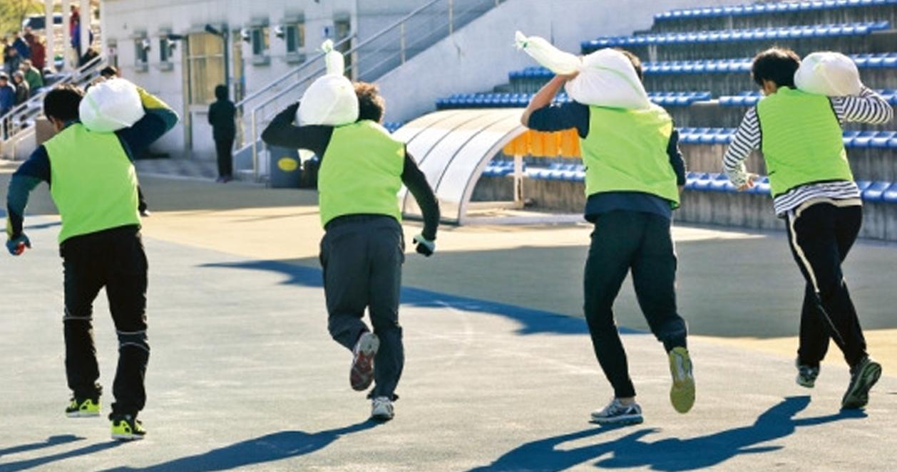 Tốt nghiệp Đại học nhưng nhiều người Hàn vẫn chọn làm công nhân vệ sinh, vì sao?